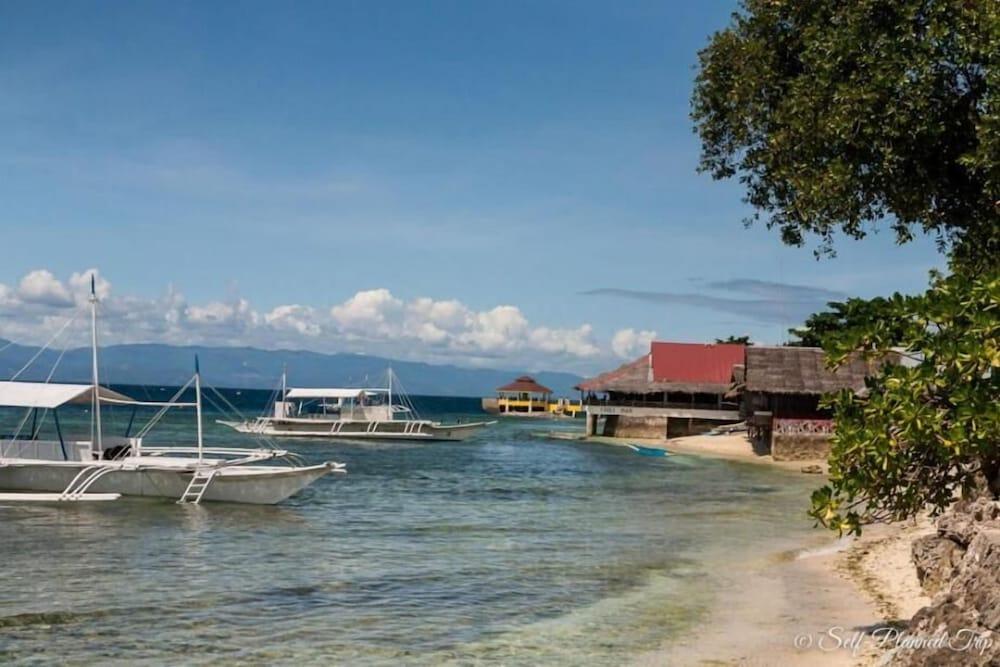 D'Gecko Hotel Moalboal Exterior photo